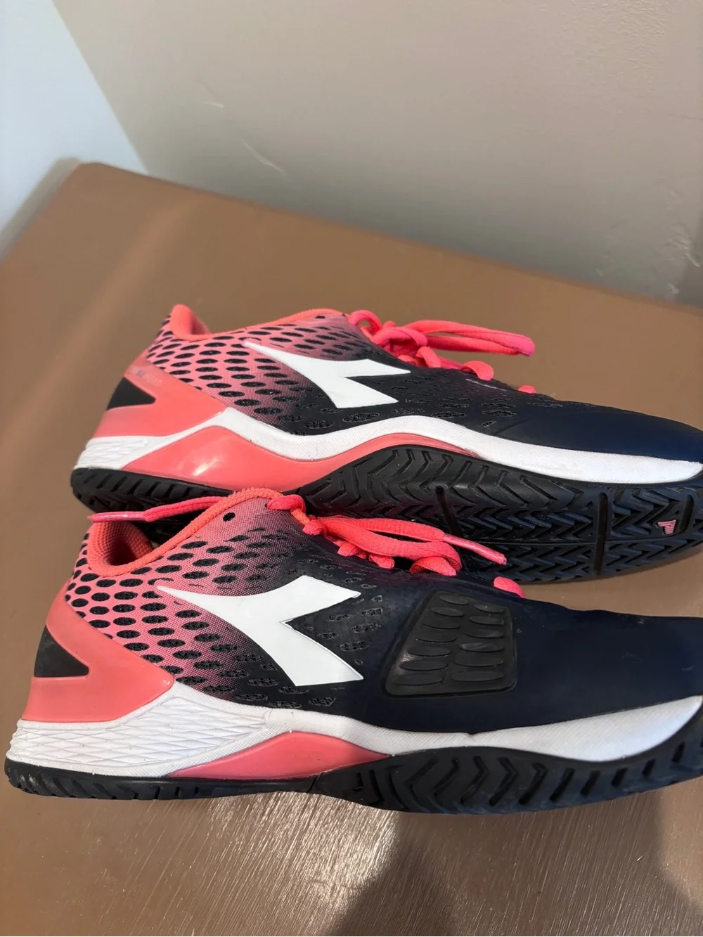 Diadora lightweight athletic